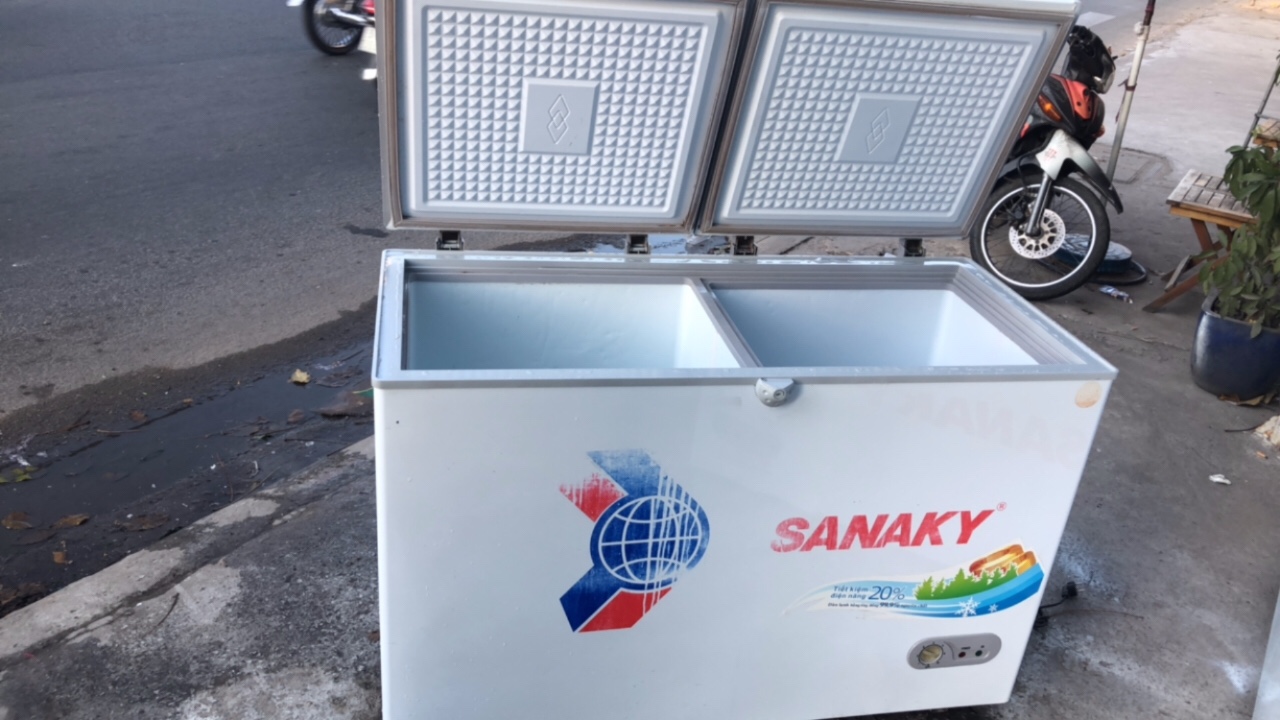 tủ đông mát Sanaky giá rẻ